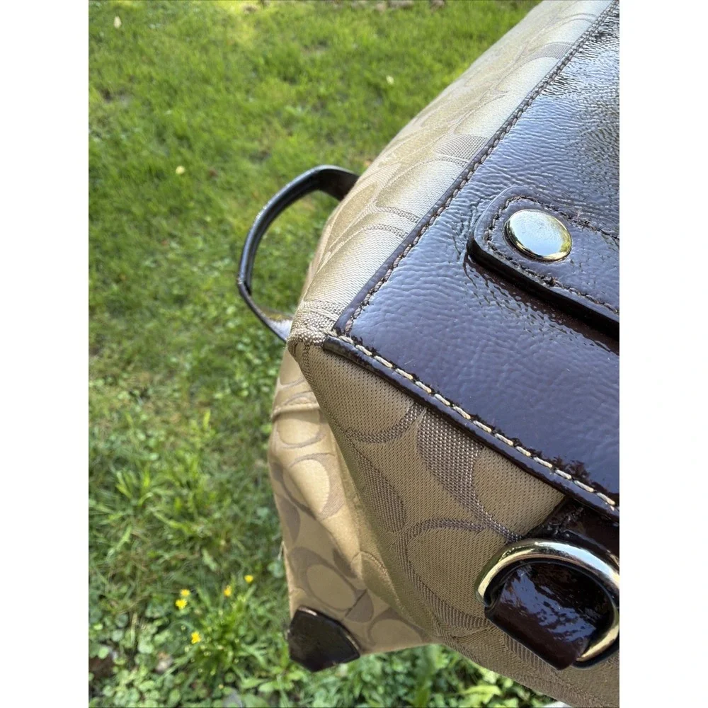 Coach Signature Ashley Satchel, Logo-   Pre-owned, good condition.